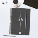 Finocam Year Agenda de Espiral en Catalan - Tapa Ligera - Formato E40 - 230x29x297mm - 1 Dia por Pagina - Color Negro - immagine 2
