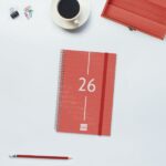 Finocam Year Agenda de Espiral - Anual 2026 - Tapa Ligera - Formato E5 - 125x14x181mm - Semana Vista Horizontal - Color Rojo - immagine 2