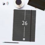 Finocam Year Agenda de Espiral en Catalan - Anual 2026 - Tapa Ligera - Formato E40 - 217x14x297mm - Semana Vista Horizontal - Color Negro - immagine 2