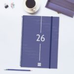 Finocam Year Agenda de Espiral en Catalan - Anual 2026 - Tapa Ligera - Formato E40 - 217x14x297mm - Semana Vista en Vertical - Color Azul - immagine 2