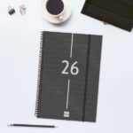 Finocam Year Agenda de Espiral en Catalan - Anual 2026 - Tapa Ligera - Formato E11 - 172x14x242mm - Semana Vista en Vertical - Color Negro - immagine 2