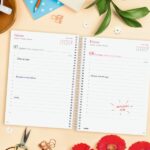 Finocam Design Collection Agenda de Espiral en Catalan - Anual 2026 - Tapa Ligera - Formato E10 - 172x29x212mm - 1 Dia por Pagina - Tematica de Flores - immagine 3