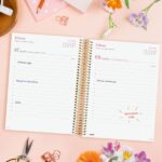 Finocam Design Collection Agenda de Espiral en Catalan - Anual 2026 - Tapa Ligera - Formato E10 - 172x29x212mm - 1 Dia por Pagina - Tematica de Flores - immagine 3