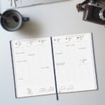 Finocam Dynamic Milano Agenda Profesional - Anual 2026 - Tapa Dura Acolchada - Formato Y11 - 168x19x245mm - Semana Vista en Vertical - Color Azul - immagine 3