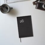 Finocam Dynamic Milano Agenda Profesional en Catalan - Anual 2026 - Tapa Dura Acolchada - Formato Y10 - 143x29x210mm - 1 Dia por Pagina - Color Negro - immagine 2