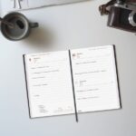 Finocam Dynamic Milano Agenda Profesional en Catalan - Anual 2026 - Tapa Dura Acolchada - Formato Y10 - 143x29x210mm - 1 Dia por Pagina - Color Negro - immagine 3