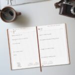 Finocam Dynamic Milano Agenda Profesional - Anual 2026 - Tapa Dura Acolchada - Formato Y11 - 168x32x245mm - 1 Dia por Pagina - Color Marron - immagine 3