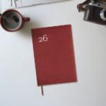 Finocam Dynamic Milano Agenda Profesional - Anual 2026 - Tapa Dura Acolchada - Formato Y11 - 168x32x245mm - 1 Dia por Pagina - Color Burdeos - immagine 5