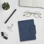 Finocam Classic Nova Agenda en Catalan - Anual 2026 - Formato 602 - 100x24x125mm - Semana Vista Horizontal - Color Azul - immagine 2