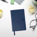 Finocam Ibis Agenda Plana en Catalan - Anual 2026 - Formato Pl3 - 90x10x10mm - Semana Vista Horizontal - Color Azul - immagine 2