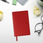 Finocam Ibis Agenda Plana en Catalan - Anual 2026 - Formato Pl3 - 90x10x10mm - Semana Vista Horizontal - Color Rojo - immagine 2