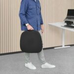 Fellowes Breyta Cojin de Asiento en Cuña - Espuma con Contenido Reciclado - Asa Incorporada - Funda de Tejido de Poliester 100% Reciclado - Certificado por FIRA - Color Negro - immagine 5