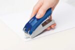 Novus Evolution E15 Grapadora de Sobremesa - Hasta 15 Hojas - Grapado Cerrado y Clavado - Incluye 200 Grapas Nº10 - Color Azul/Gris - immagine 3