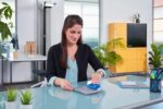 Novus E210 Perforadora Pequeña de Papel - Hasta 10 Hojas - Guia de Posicionamiento - Punzones 5.5mm - Color Azul - immagine 2