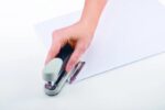 Novus Stabil Grapadora de Sobremesa con Quitagrapas - Capacidad de grapado 30 Hojas - Grapas 24/6, 26/6 - Grapado Abierto, Cerrado y Clavado - Color Negro/Gris Claro - immagine 4