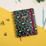 Finocam Vitae Agenda de Espiral en Catalan - 16 Meses - Semana Vista Horizontal - Formato 4º - 155x217mm - Tapa Dura - Papel de 80g/m2 - Goma Elastica - Bolsillo con Fuelle - Multicolor - immagine 3