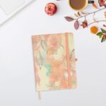 Finocam Minimal Agenda de Tapa Dura Internacional - 18 Meses - Semana Vista Horizontal - Formato M5 - 140x190mm - Papel Crema de 80g/m2 - Bolsillo Interior - Cierre con Goma - Multicolor - immagine 3