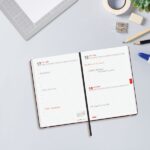 Finocam Mara Agenda de Tapa Flexible Internacional - 18 Meses - 1 Dia por Pagina - Formato Y4 - 120x170mm - Papel de 80g/m2 - Esquinas Microperforadas - Cierre con Goma - Color Negro - immagine 4
