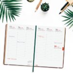 Finocam Mara Agenda de Tapa Flexible Internacional - 18 Meses - Semana Vista Vertical - Formato Y10 - 140x204mm - Papel de 80g/m2 - Esquinas Microperforadas - Cierre con Goma - Multicolor - immagine 4