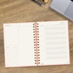 Finocam Haiku Agenda de Espiral - 16 Meses - Semana Vista Horizontal - Formato E10 - 155x212mm - Tapa Dura - Papel de 95g/m2 - Cierre con Goma Elastica - Color Coral - immagine 5