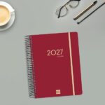 Finocam Ikon Agenda de Espiral Internacional - 16 Meses - 1 Dia por Pagina - Formato E10 - 155x212mm - Tapas de Polipropileno - Papel de 70g/m2 - Adhesivos Tematicos - Color Burdeos - immagine 3