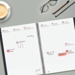 Finocam Ikon Agenda de Espiral Internacional - 16 Meses - Semana Vista Vertical - Formato E40 - 210x297mm - Tapas de PP - Papel de 80g/m2 - Goma Elastica - Adhesivos Tematicos - Color Negro - immagine 4