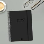 Finocam Ikon Agenda de Espiral Internacional - 16 Meses - 1 Dia por Pagina - Formato E40 - 210x297mm - Tapas de Polipropileno - Papel de 70g/m2 - Goma Elastica - Adhesivos Tematicos - Color Negro - immagine 3