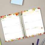Finocam Cloe Agenda de Espiral - 16 Meses - Semana Vista Horizontal - Formato E10 - 155x212mm - Tapa Dura - Papel de 100g/m2 - Cierre con Goma Elastica - Adhesivos Tematicos - Multicolor - immagine 4