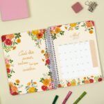 Finocam Cloe Agenda de Espiral - 16 Meses - Semana Vista Horizontal - Formato E10 - 155x212mm - Tapa Dura - Papel de 100g/m2 - Cierre con Goma Elastica - Adhesivos Tematicos - Multicolor - immagine 5
