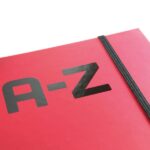 Finocam A-Z Indice Alfabetico - Formato A5 - 148x210mm - Tapas de Carton Forrado - Papel de 80g/m2 - Cierre con Goma Elastica - Espiral Doble Metalica - Color Magenta - immagine 3