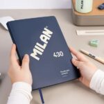 Milan 430 Since 1918 Planificador Semanal y Mensual Formato Libreta Encolada - Papel de 95gr/m² - Color Azul - immagine 2