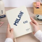 Milan 430 Since 1918 Planificador Semanal y Mensual Formato Libreta Encolada - Papel de 95gr/m² - Color Beige - immagine 2