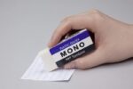 Tombow Mono Goma de Borrar Blanda - 11g - Formato XS - PVC Libre de Ftalatos y Latex - Funda de Papel - Color Blanco - immagine 4