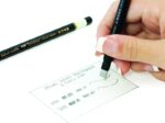 Tombow Mono Zero Portagomas - Punta Rectangular de 2.5x5mm - Capuchon de Proteccion - Mecanismo de Giro - Libre de PVC y Latex - Color Negro - immagine 3