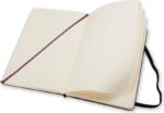 Moleskine Classic Libreta de Tapa Dura - Papel Marfil Liso - 70g/m2 - Apertura 180º - Esquinas Redondeadas - Marcapaginas - Bolsillo Interior Extensible - Cierre Elastico - 13x21cm - Color Negro - immagine 3