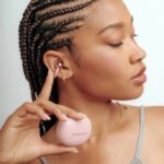 Energy Sistem StreetPods Auriculares Open Sound - True Wireless Stereo - Bluetooth 6.0 - Hasta 20 Autonomia - Microfono y Asistente de Voz Integrado - Diseño Curved-Fit Tipo Pendiente - Color Rosa - immagine 5
