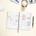 Finocam Dynamic Mara Agenda Profesional en Catalan - Anual 2027 - Semana Vista Horizontal - 140x204mm - Goma Elastica - Tapa Blanda de PU - Esquinas Microperforadas - Papel de 80g/m2 - Color Negro - immagine 4
