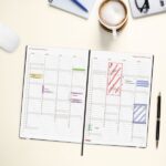 Finocam Dynamic Mara Agenda Profesional en Catalan - Anual 2027 - Semana Vista Vertical - 165x240mm - Goma Elastica - Tapa Blanda de PU - Esquinas Microperforadas - Papel de 80g/m2 - Color Azul - immagine 4