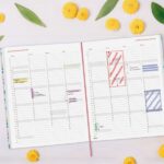Finocam Dynamic Berlin Trigo Agenda Profesional - Anual 2027 - Semana Vista Vertical - 210x270mm - Goma Elastica - Tapa Dura Acolchada - Esquinas Microperforadas - Papel de 80g/m2 - Multicolor - immagine 4