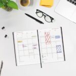 Finocam Dynamic Milano Agenda Profesional - Anual 2027 - 1 Dia por Pagina - Formato Y10 - 140x204mm - Cinta Punto - Tapa Dura Acolchada - Esquinas Microperforadas - Papel de 80g/m2 - Color Negro - immagine 4