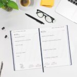 Finocam Dynamic Milano Agenda Profesional - Anual 2027 - 1 Dia por Pagina - Formato Y11 - 165x240mm - Cinta Punto - Tapa Dura Acolchada - Esquinas Microperforadas - Papel de 80g/m2 - Color Azul - immagine 3