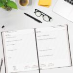 Finocam Dynamic Milano Agenda Profesional - Anual 2027 - 1 Dia por Pagina - Formato Y12 - 210x270mm - Cinta Punto - Tapa Dura Acolchada - Esquinas Microperforadas - Papel de 80g/m2 - Color Negro - immagine 3