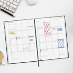 Finocam Dynamic Porto Agenda Profesional - Anual 2027 - 1 Dia por Pagina - Formato Y11 - 165x240mm - Cinta Punto - Tapa Dura de Carton Forrado - Esquinas Microperforadas - Papel de 80g/m2 - Color Negro - immagine 4