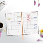 Finocam Dynamic Porto Design Camila Agenda Profesional - Anual 2027 - Semana Vista Vertical - 140x204mm - Tapa Dura de Carton Forrado - Esquinas Microperforadas - Papel de 80g/m2 - Multicolor - immagine 4