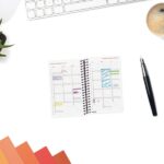 Finocam Espiral Basics Opaque Agenda - Anual 2027 - Semana Vista Horizontal - Formato E3 - 79x127mm - Espiral - Tapa de Polipropileno - Esquinas Microperforadas - Papel de 80g/m2 - Color Negro - immagine 4