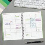 Finocam Espiral Basics My Agenda - Anual 2027 - Semana Vista Horizontal - Formato E10 - 155x212mm - Espiral - Tapa Dura de Carton Forrado - Esquinas Microperforadas - Papel de 80g/m2 - Color Verde - immagine 4