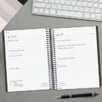 Finocam Espiral Basics My Agenda - Anual 2027 - 1 Dia por Pagina - Formato E10 - 155x212mm - Espiral - Tapa Dura de Carton Forrado - Esquinas Microperforadas - Papel de 70g/m2 - Color Negro - immagine 3