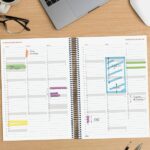 Finocam Espiral Basics Personalizable Agenda - Anual 2027 - 1 Dia por Pagina - Formato E40 - 210x297mm - Espiral - Tapa de Polipropileno - Esquinas Microperforadas - Papel de 70g/m2 - Color Gris - immagine 4