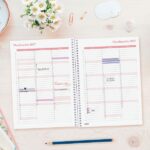Finocam Trendy Design Collection Flora Agenda - Anual 2027 - Semana Vista Horizontal - Formato E10 - 155x212mm - Espiral - Tapa de Polipropileno - Esquinas Microperforadas - Papel de 80g/m2 - Multicolor - immagine 4