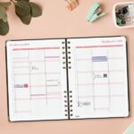 Finocam Espiral Trendy Alma Agenda - Anual 2027 - Semana Vista Horizontal - Formato E10 - 155x212mm - Espiral - Tapa Dura de Carton Forrado - Esquinas Microperforadas - Papel de 80g/m2 - Color Negro - immagine 3